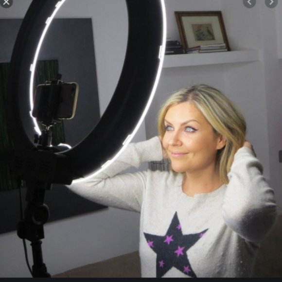 Ring Light for TikTok/Blog/Streaming/Youtube/Selfie/Makeup Routine/Photoshoot - Picture 9 of 12